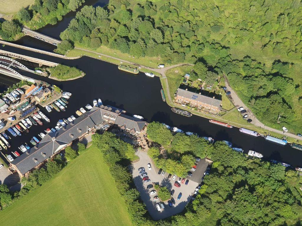 Canal Side Cottage Wakefield Stanley  Buitenkant foto